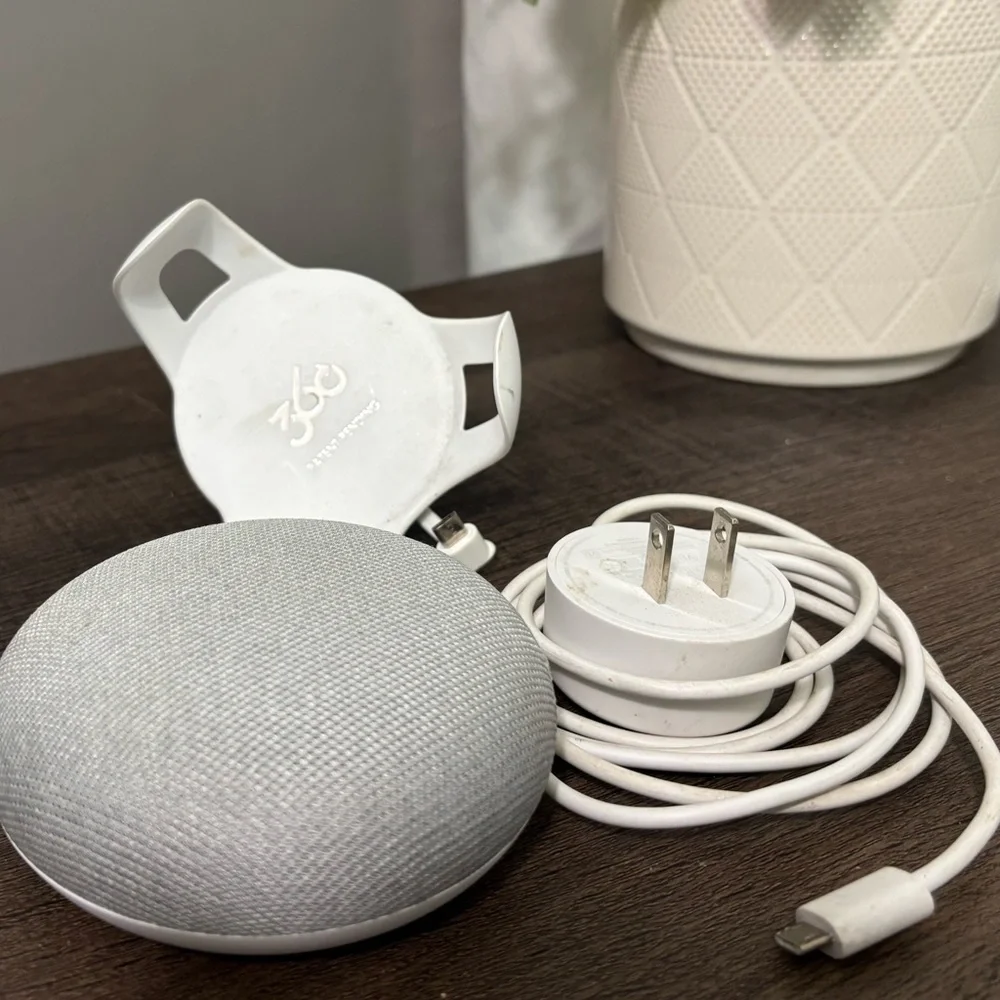 Google Smart Home Hub and Speaker Set - White